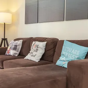 B03 - Luxury 2 Bed Marina Apartment